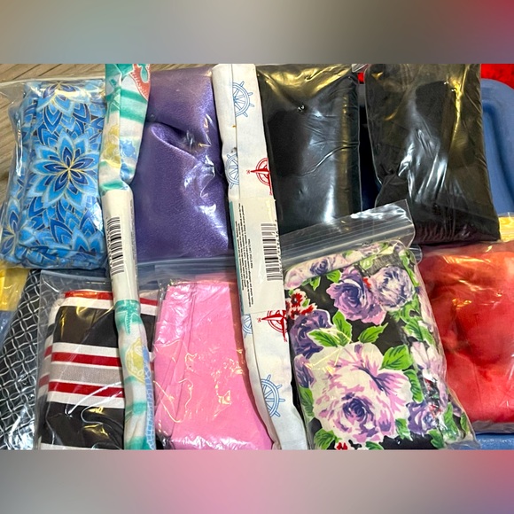 Bundle of Fabric Scraps - Picture 1 of 6